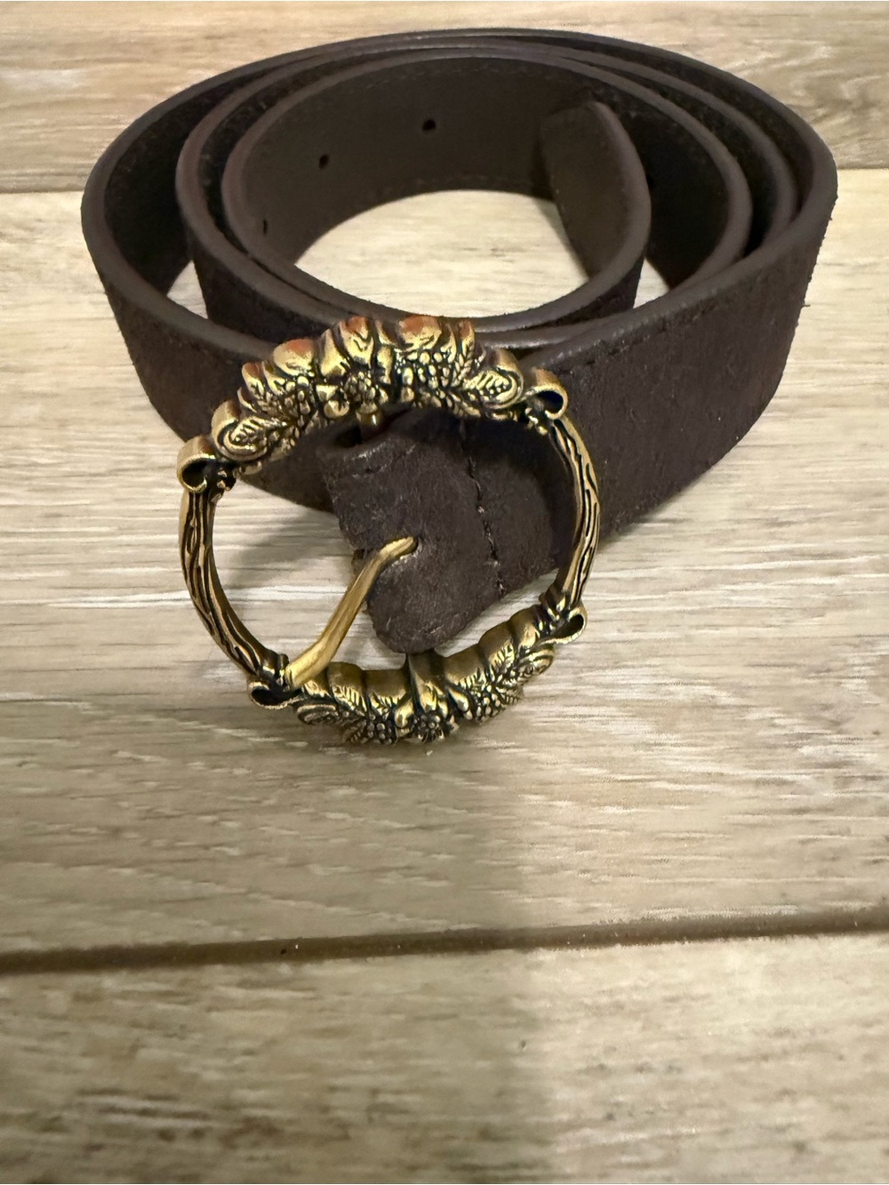 🤎American Eagle Brown suede belt with floral buckle - size medium 🤎